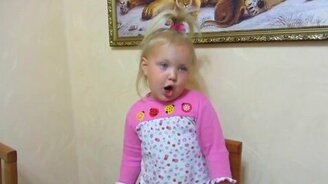 Эмоционально-выразительное чтение стиха про бабушку - смотреть видео (1:47)