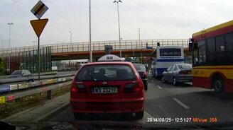 Забавная и удивительная авария - смотреть видео (0:52)