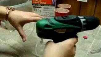 Девушка против шуруповёрта - смотреть видео (1:15)