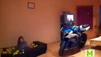 Пока папа не видит... - смотреть видео (0:38)