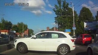 Выезд на главную по-женски - смотреть видео (1:04)