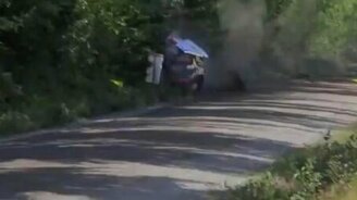 Гонщик выбрал ёлку к Новому году - смотреть видео (0:11)