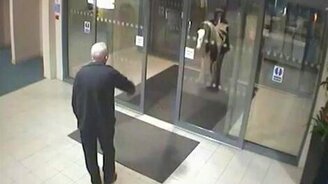 Неожиданный гость торгового центра - смотреть видео (0:48)