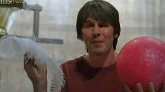 Опыт с падением в вакууме - смотреть видео (4:41)