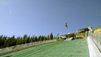 Зрелищный прыжок на мотоцикле - смотреть видео (4:48)