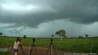 Везение для охотников за молниями - смотреть видео (0:27)