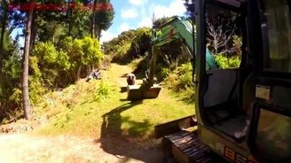 Баран против экскаватора - смотреть видео (1:08)