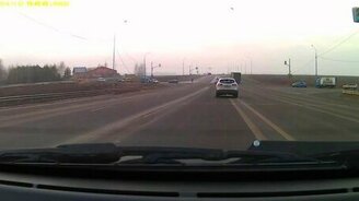 Самый удачливый пешеход - смотреть видео (0:35)