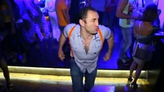 Оригинальный танцор на дискотеке - смотреть видео (1:25)