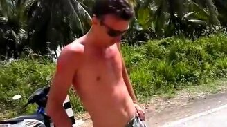 Не ссыкливый турист - смотреть видео (2:26)