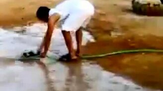 Схватка со змеёй - смотреть видео (0:09)