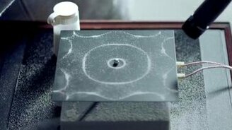 Музыка и её влияние на частицы и жидкость - смотреть видео (5:52)