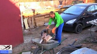 Отличный способ колки дров - смотреть видео (0:43)