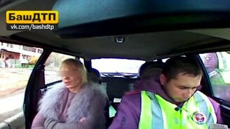 ДПС против трансвестита - смотреть видео (1:48)