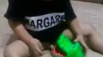 Малыш против крокодиловых челюстей - смотреть видео (0:11)