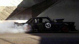 Немного эффектного управляемого заноса - смотреть видео (12:09)