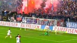 Очень ловкий вратарь - смотреть видео (0:43)