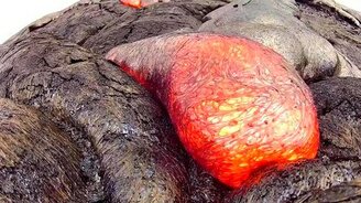 Раскалённая лава вблизи - смотреть видео (3:46)