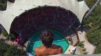 Захватывающий прыжок с вышки - смотреть видео (2:20)