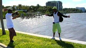 Улетел вслед за шапкой - смотреть видео (0:30)