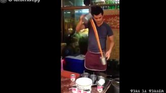 Мастер создания кофе со льдом - смотреть видео (1:59)