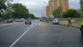 Бабы за рулём, от которых нет спасенья - смотреть видео (4:21)