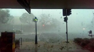 Мощная стихия в городе - смотреть видео (0:54)