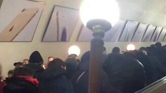 Эппл скупил все рекламные места в метро - смотреть видео (0:37)