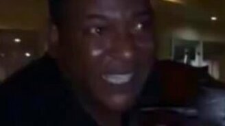 Негр смачно спел русский шансон - смотреть видео (0:15)