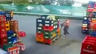 Умелые и быстрые грузчики - смотреть видео (3:00)