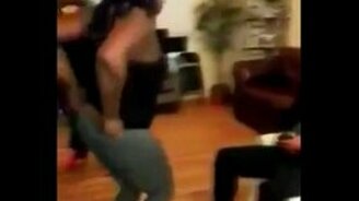 Опасный женский танец - смотреть видео (0:24)