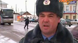 Штраф в виде пинка под зад - смотреть видео (0:14)