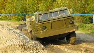 Мощный грузовик-вездеход - смотреть видео (0:38)