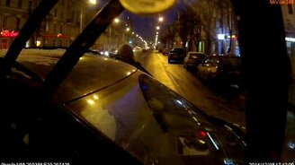 Перестроилась под троллейбус - смотреть видео (0:36)