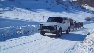 Прокатил мужиков с ветерком - смотреть видео (0:46)