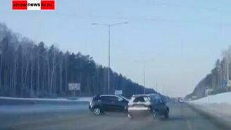 Хотел проучить на трассе даму... - смотреть видео (1:49)