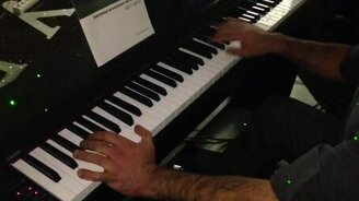 Самые быстрые пальцы на пианино - смотреть видео (2:01)
