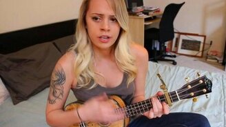 Элвис Пресли под укулеле - смотреть видео (2:27)