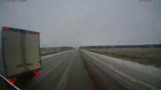 Водитель ГАЗели-таки вырулил! - смотреть видео (0:19)