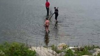 Рыбалка по-первобытному - смотреть видео (3:06)