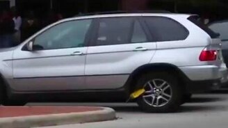 Девушка разбила оковы своего авто - смотреть видео (1:37)