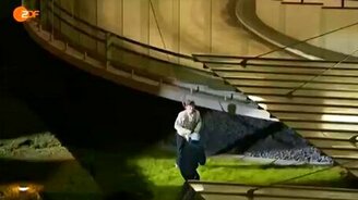 Кто быстрее - человек или авто? - смотреть видео (1:57)