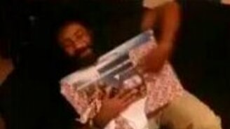 Мужчина радуется подарку - смотреть видео (1:30)