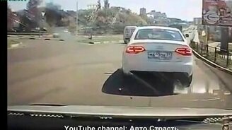 Разрешение ДТП по-мужски - смотреть видео (0:46)