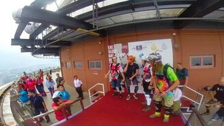 Прыгун показал, насколько он крут - смотреть видео (0:18)