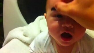 Когда малыш остаётся с отцом... - смотреть видео (0:53)