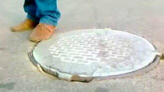 Танцующая крышка люка - смотреть видео (1:09)