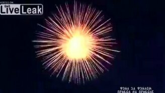 Мощный предновогодний салют - смотреть видео (0:42)