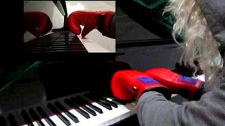 Пианист в боксёрских перчатках - смотреть видео (1:54)