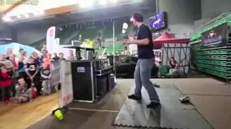 Ошибка бармена-жонглёра - смотреть видео (0:29)